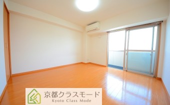 洋室8帖　広めのお部屋！レイアウトのしやすい形です♪