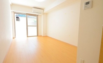 洋室8帖　南向きで明るく開放的なお部屋！