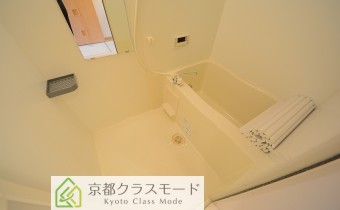 バスルーム　※室内写真は同建物内の103号室のものです。