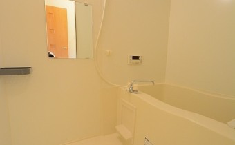 バスルーム　※室内写真は同建物内の103号室のものです。