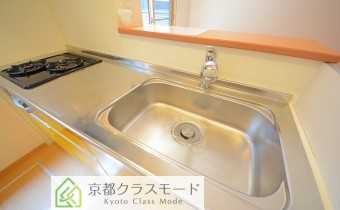 シンク＆調理スペース　※室内写真は同建物内の103号室のものです。