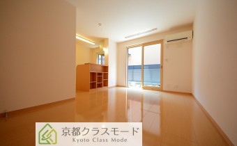 リビング　※室内写真は同建物内の103号室のものです。