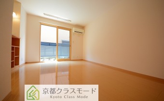 リビング　※室内写真は同建物内の103号室のものです。