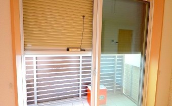 防犯シャッター付き