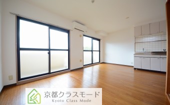 ワイドバルコニーで明るい室内のLDK11.5帖♪