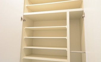 シューズＢＯＸ　※室内写真は同マンション内の401号室のものです。