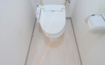ウォシュレットトイレ　※室内写真は同マンション内の401号室のものです。