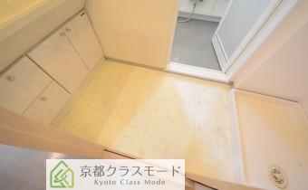 脱衣所　※室内写真は同マンション内の401号室のものです。