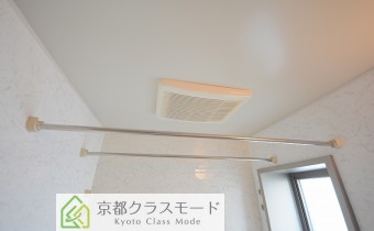 浴室乾燥機　※室内写真は同マンション内の401号室のものです。
