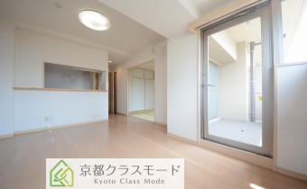 リビング　※室内写真は同マンション内の401号室のものです。