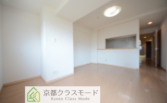 リビング　※室内写真は同マンション内の401号室のものです。