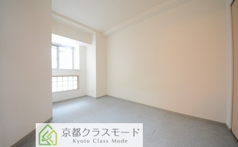 ※室内写真は同マンション内の401号室のものです。
