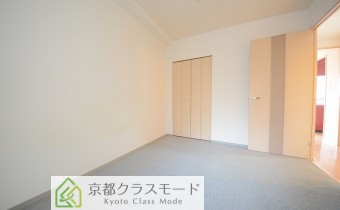 ※室内写真は同マンション内の401号室のものです。