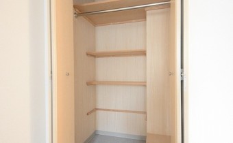 ※室内写真は同マンション内の401号室のものです。