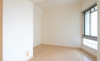 ※室内写真は同マンション内の401号室のものです。