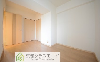 ※室内写真は同マンション内の401号室のものです。