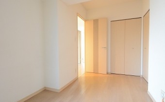 ※室内写真は同マンション内の401号室のものです。