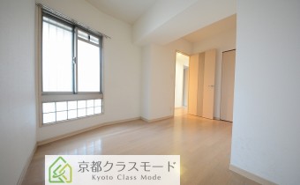 ※室内写真は同マンション内の401号室のものです。