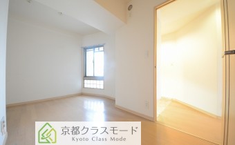 ※室内写真は同マンション内の401号室のものです。