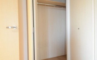 ※室内写真は同マンション内の401号室のものです。