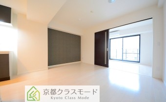 アクセントクロスがおしゃれな広々LDK10.8帖♪