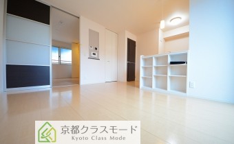 四条河原町エリアの人気の物件♪カウンターキッチンタイプの10.9帖のリビング！