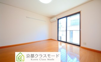 洋 8帖　広めなのでソファやベッドも設置可！