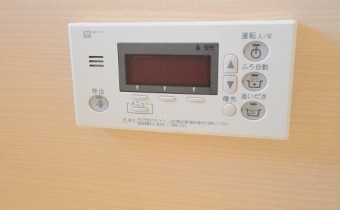 ※室内写真は同マンション内の301号室の写真です。
