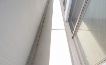 ※室内写真は同マンション内の301号室の写真です。