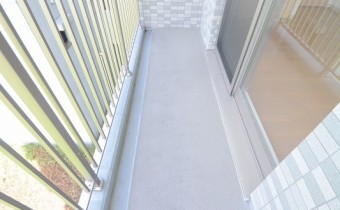 ※室内写真は同マンション内の301号室の写真です。