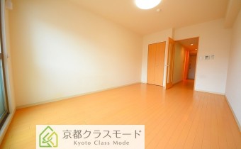 最上階・南向きの明るい室内は広々洋9.4帖♪