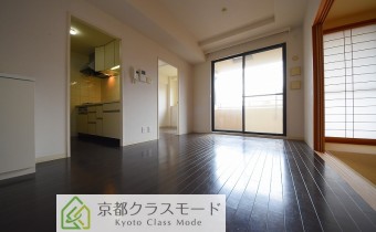 シックな雰囲気の室内空間♪11.1帖のリビングダイニング！