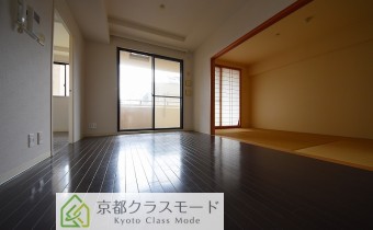 ※室内写真は同マンション内の805号室のものです。