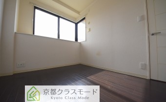 ※室内写真は同マンション内の805号室のものです。