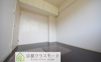 ※室内写真は同マンション内の805号室のものです。