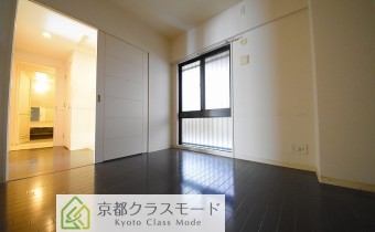 ※室内写真は同マンション内の805号室のものです。
