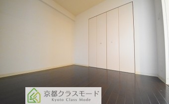 ※室内写真は同マンション内の805号室のものです。