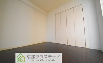 ※室内写真は同マンション内の805号室のものです。