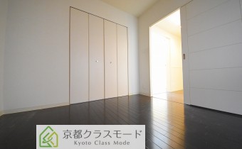 ※室内写真は同マンション内の805号室のものです。