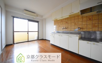 「南向き」で日当たりの良いお部屋です♪※同マンション別室の写真です