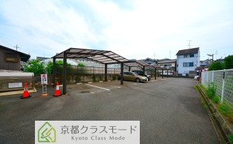 敷地内ガレージ（1台無料）