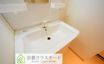 独立洗面台　　※写真は101号室のものです