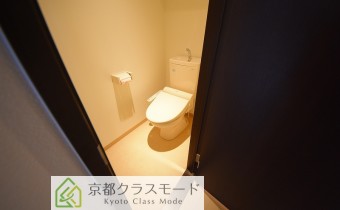 ウォシュレットトイレ　　※写真は101号室のものです