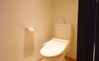 ウォシュレットトイレ　　※写真は101号室のものです