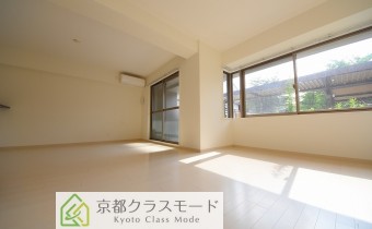 リビング　　※写真は101号室のものです