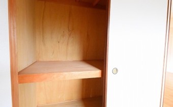 押入れ　※室内写真は106号のものです