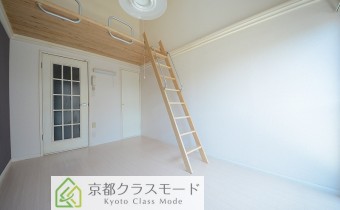 ロフトのスペースがあるので天井が高目の洋室6帖♪
