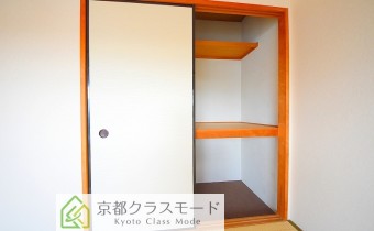 押入