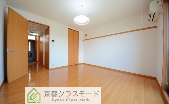 ワイドな8帖の室内空間♪日当たりも良好です！