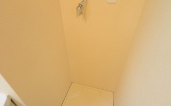 ※室内写真は同マンション内の301号室のものです。